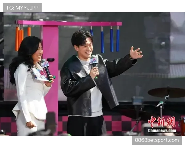 周冠宇推购物车买泡面，旁边停着好几辆豪车，反差感笑死我